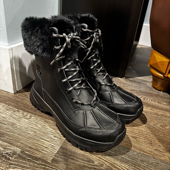 UGG Shoes - UGG Black Winter Boots with Fur Trim